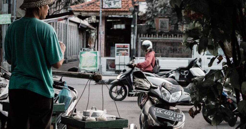 リユースショップで気軽にギターを売却しているシーン