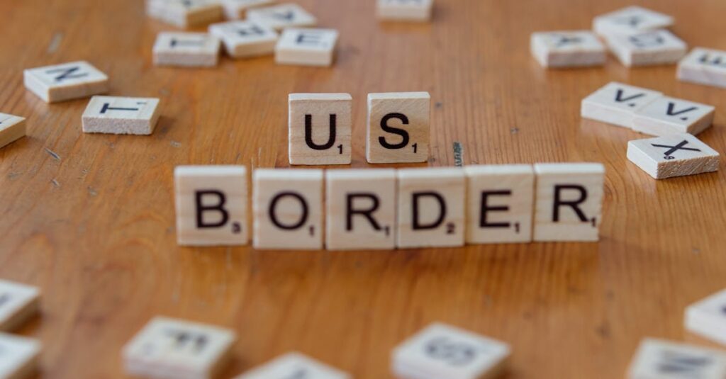 Switchの買取価格をゲオ・ブックオフ・宅配買取業者で比較しているイメージ図。