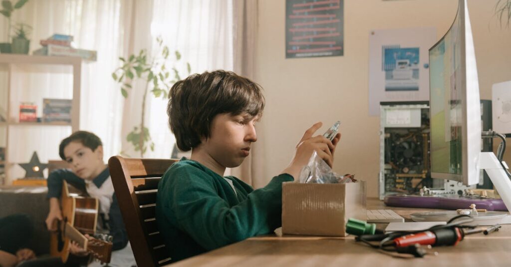 ギターの電子パーツの動作チェックをしている様子