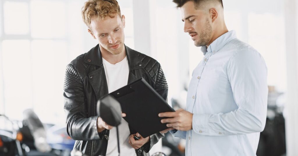 廃車買取業者の選び方として、口コミや費用条件、信頼性を5つのポイントで丁寧に解説。