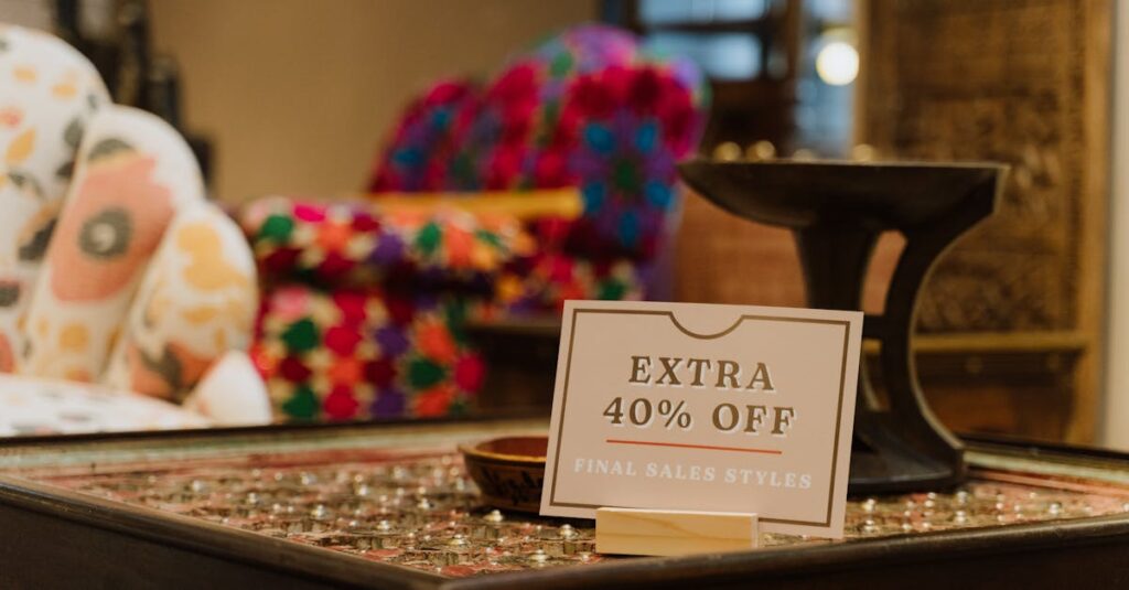 CDを売るタイミングを考えている人物のイラスト