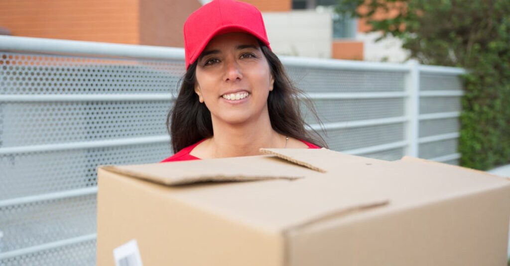 宅配買取を利用して得する人と損する人の違いを示すシーン