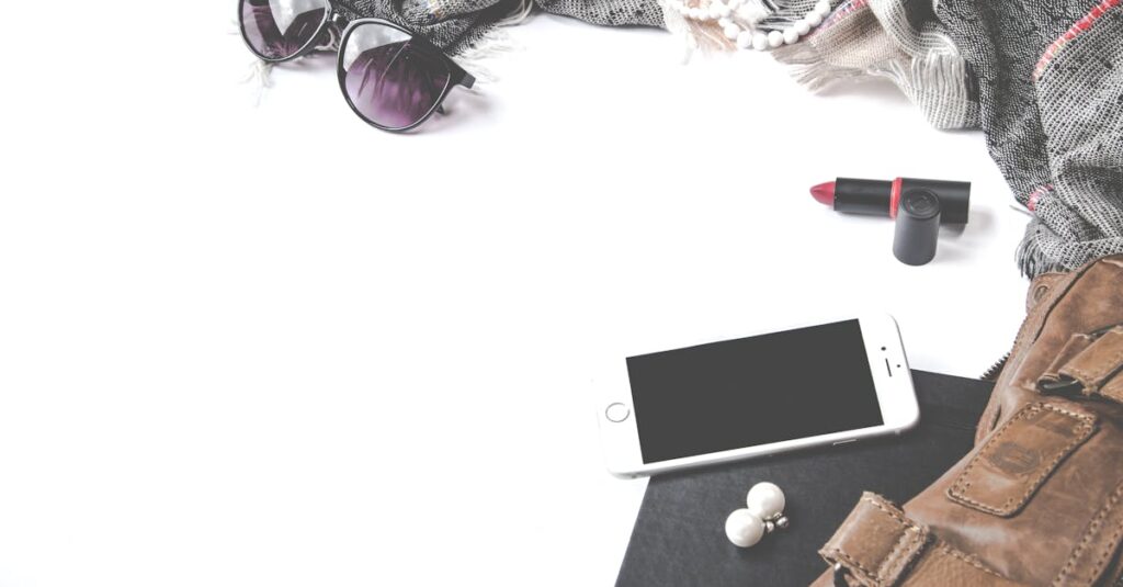 ブランドバッグの査定で見落とされがちな減額ポイントを確認する様子